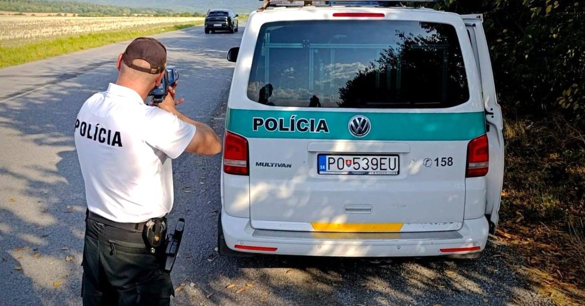 Policajti zablokovali cesty v Presove a okoli Zadrziavali vodicske preukazy osvedcenia aj espezetky