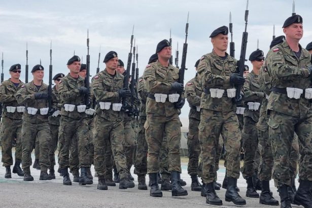 Polska armada coskoro bude najvacsou v Europe vyhlasil Tusk