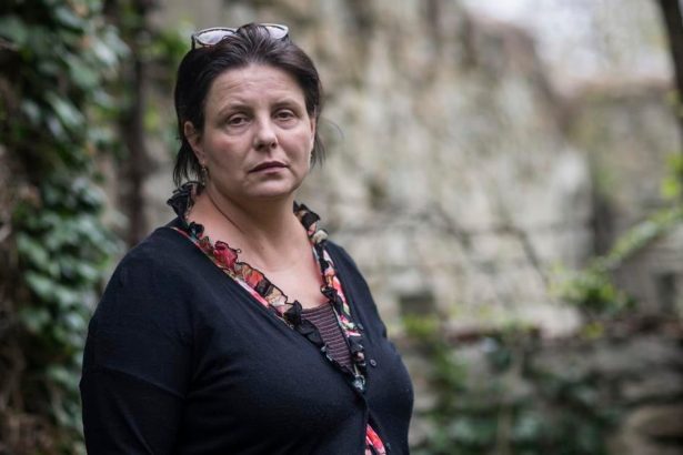 Priviazani k radiatoru pise Veronika Sikulova