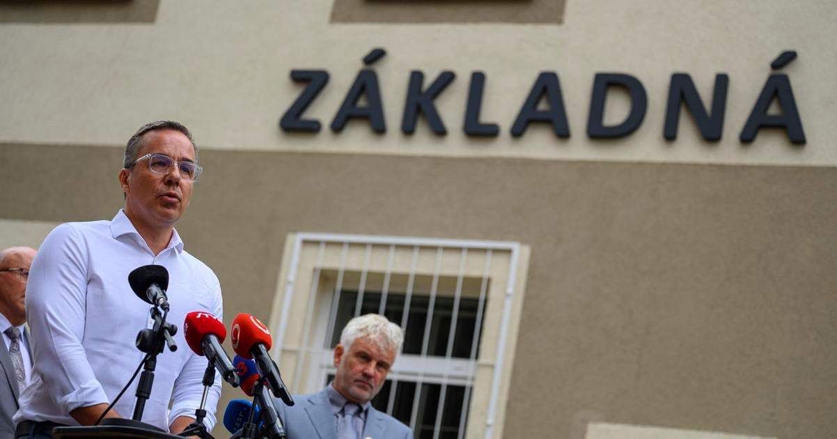 Rezort prace pripravuje balik opatreni proti zaskolactvu Chce sprisnit aj pravidla pre davky
