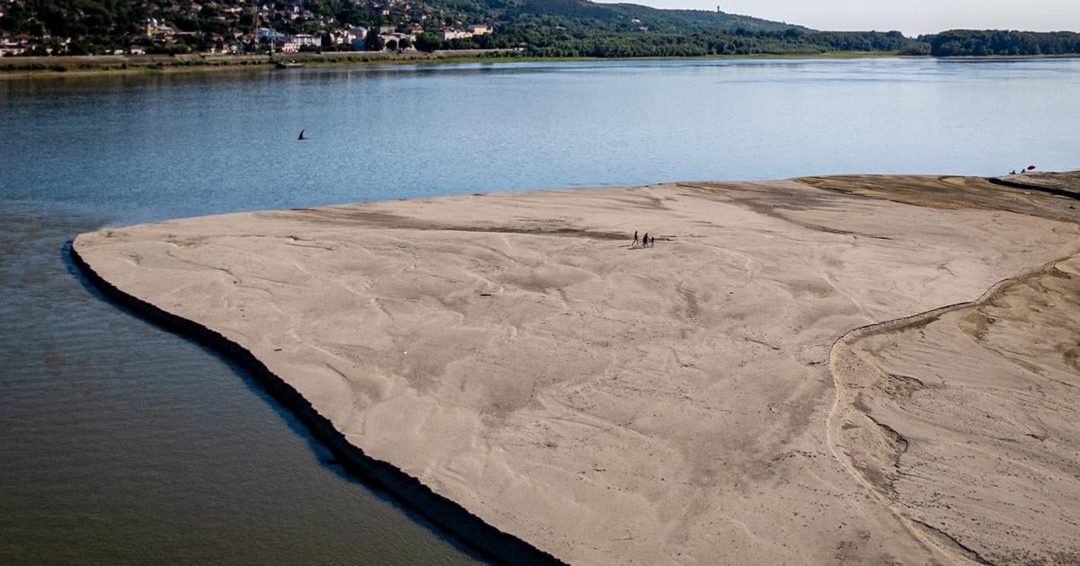 Rumunska armada presmeruje cast toku Dunaja k jadrovej elektrarni odstrelom