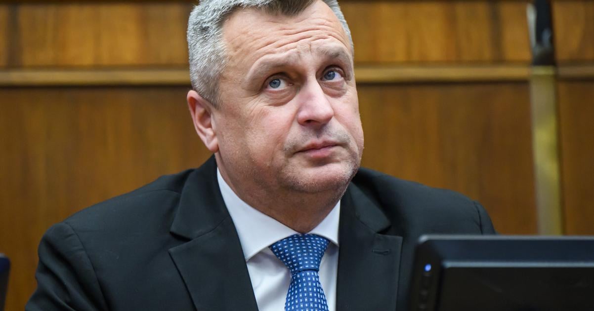 SNS navrhne pravomoc parlamentu odnat statne vyznamenania