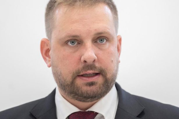 SaS vyzyva Saska aby zverejnil kompletny financny plan na dokonceni nemocnic