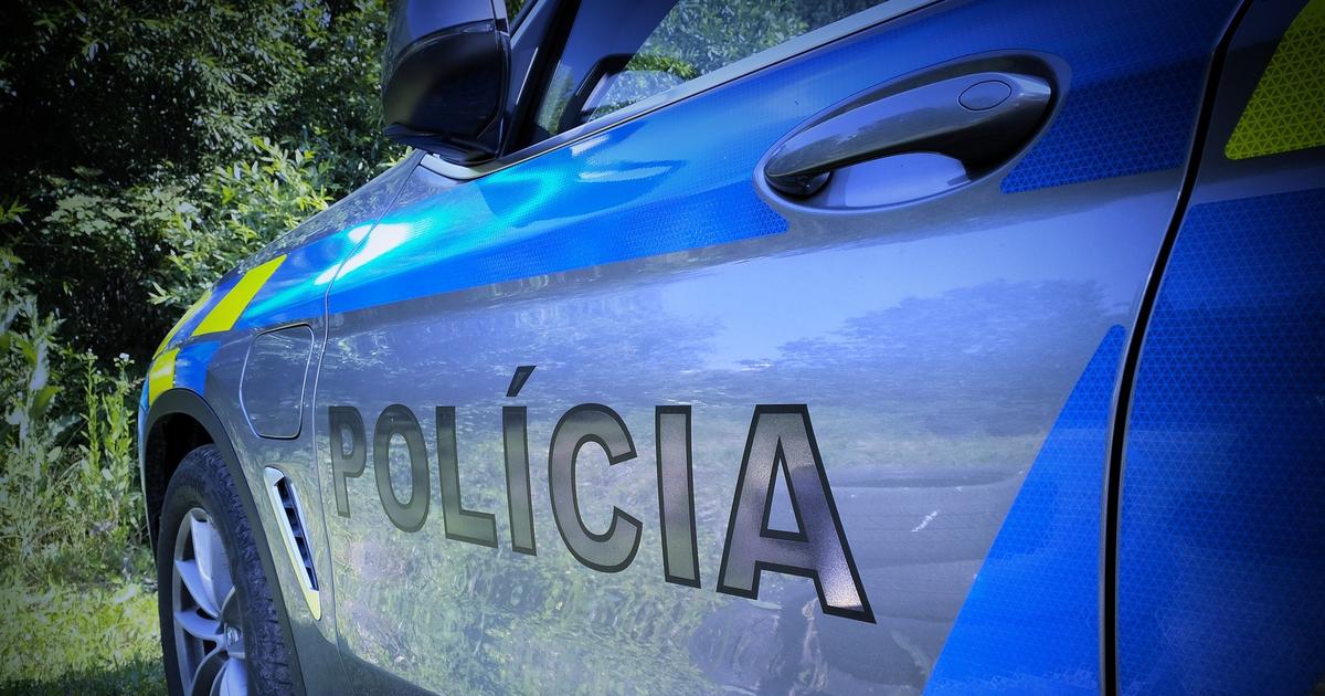 Skuter sa zrazil s bicyklom cyklista skocil v nemocnici Policia hlada druheho vodica