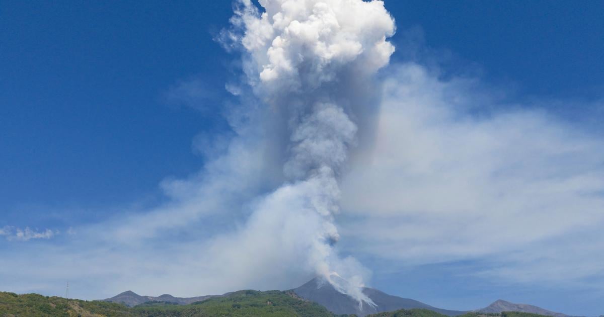 Sopka Etna zastavila prevadzkou letiska v Catania