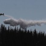 Tisice obyvatelov evakuju kvoli siriacim sa lesnym poziarom v state Washington