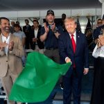 Trump odstartoval preteky IndyCar v centre Washingtonu nariedil ich usporiadat ako sucast oslav vyrocna vzniku USA