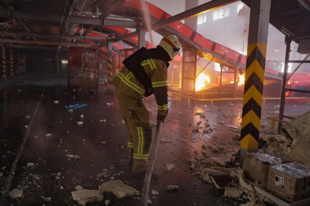 Ukrajina Rusko Online Na Zaporozie dopadli klzne bomby v Chersone utocili ruske drony hlasia tri obete