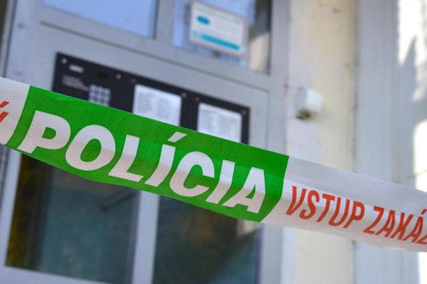 V rodinnom dome objavili telo muza bez znamok zivota policia uzavrela oblasti