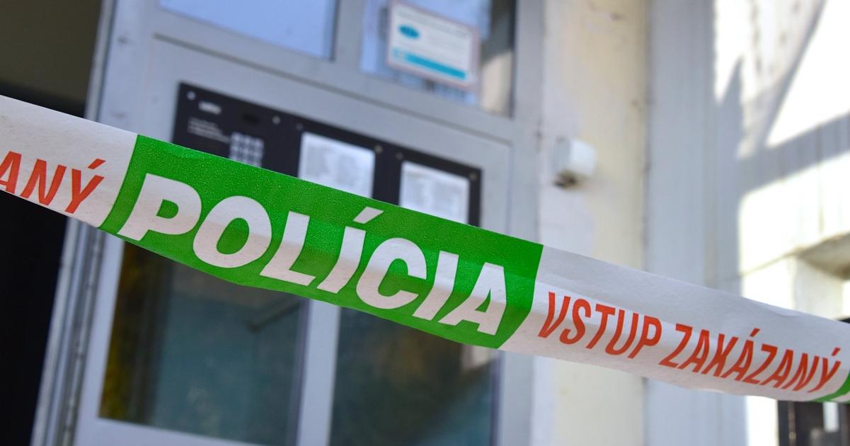 V rodinnom dome objavili telo muza bez znamok zivota policia uzavrela oblasti