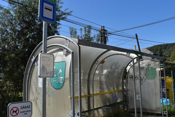 autobusy vozili vzduch hromadnu dopravu na leto zrusili vyvolalo to hnev cestovne bude drahsi