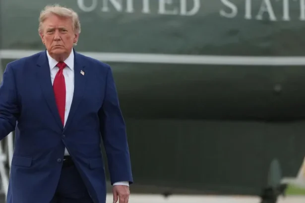 Americké televízne stanice prerušili vysielanie o aktivitách Trumpa