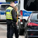 Autobus s turistami smeruje do cieľa, cestujúci pokračujú v jazde