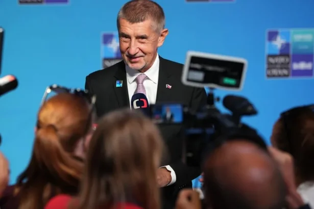 Babiš vidí hybridnú vojnu, no nekoná. Navrhuje európsku protiraketovú