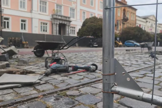 Bude úsek pri Dolnej bráne včas prejazdný? Bežci a diváci sa obávajú staveniska