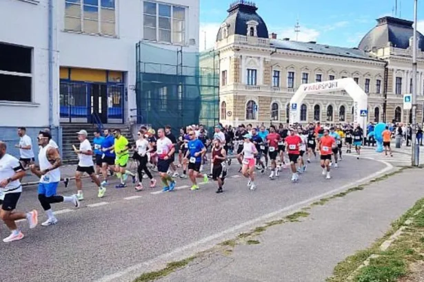 Byty a komunitné centrum v budove bývalej hlavnej pošty predstavili seniorom