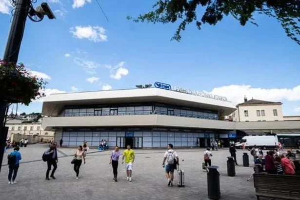 Cestujúci už môžu využívať nové autobusové zastávky na bratislavskej