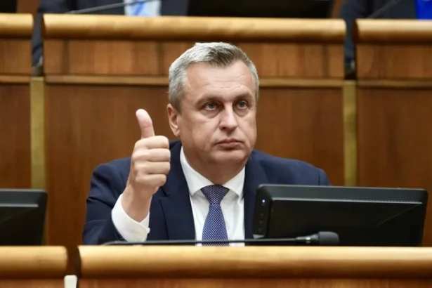 Danko sa spojil s opozíciou, Smer tomu chcel zabrániť