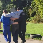 Dôchodca spadol do potoka pri záchrane ježka, vytiahli ho policajti