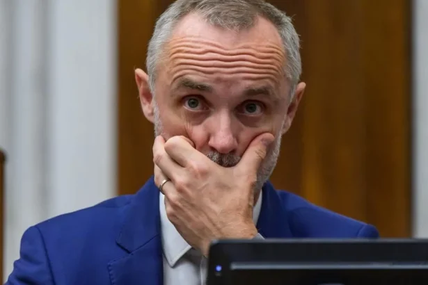 Fico mlčať nemôže. Opozícia žiada zvolanie bezpečnostnej rady