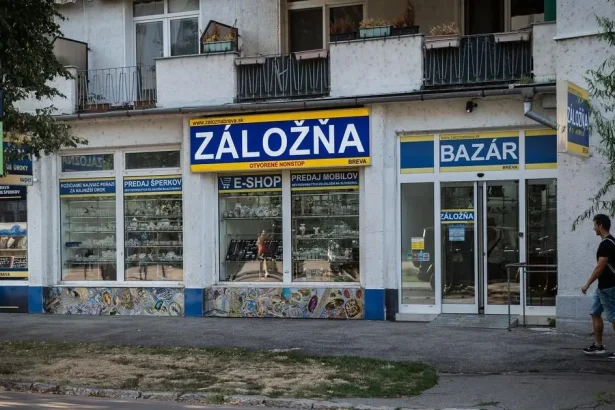 Hnutie PS navrhuje sprísniť pravidlá pre záložne. Obce by ich mohli zakázať