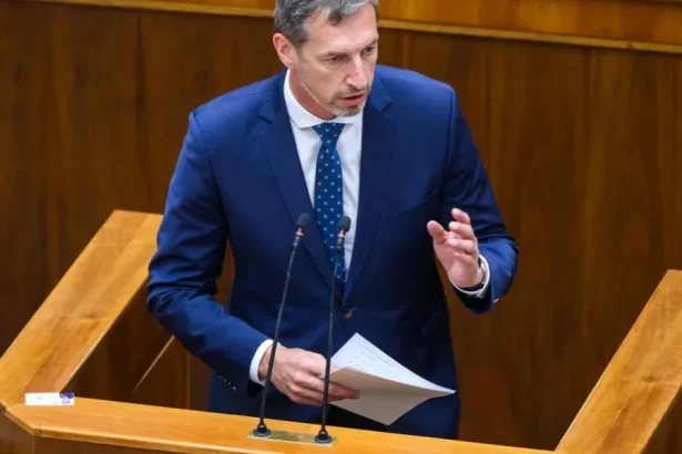 KDH ostro kritizuje najnovšie vládne návrhy, podľa opozície ohrozujú občanov