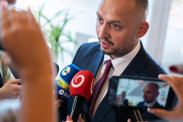 KDH žiadajú vládu a SIS o verejné vyhodnotenie bezpečnostných hrozieb