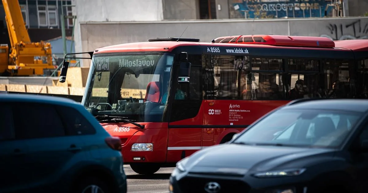 Kraje sú ochotné znížiť cestovné v prímestskej autobusovej doprave pre cestujúcich