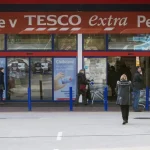 Kto prevezme slovenské Tesco? Známi finalisti a ich odlišné plány