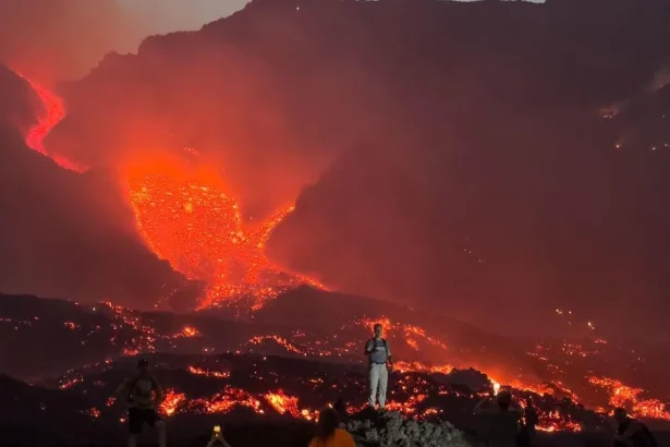 Letisko v talianskej Catanii prerušilo prevádzku pre erupciu Etny