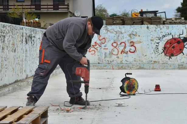 Miera nezamestnanosti na Slovensku sa stále drží tesne