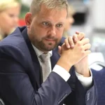 Minister má dočasne voľné miesto štátneho tajomníka. Ako postupovať pri dlhodobej PN-ke?