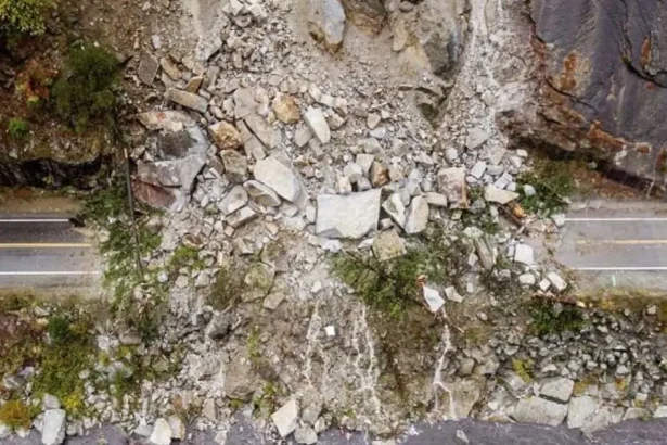 Mjanmarsko zasiahli ničivé záplavy a zosuvy pôdy