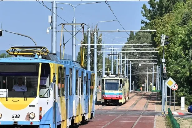 Modernizovaná trať na Jazere má kolaudáciu, električky začnú jazdiť od októbra.