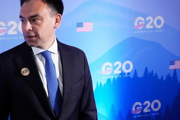Moody's znížila rating Poľska pre politickú neistotu