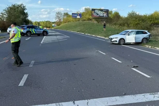 Motocykel sa zrazil s autom, premávka medzi Záhorskou Bystricou a Stupavou je obmedzená