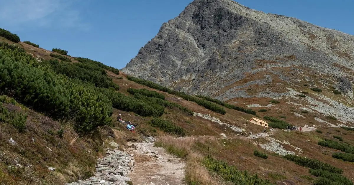 Na Kriváň tri dni nevstúpite, pod vrcholom hrozí uvoľnenie skál