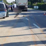 Nákladné auto zrazilo seniorku na chodníku, zomrela na mieste