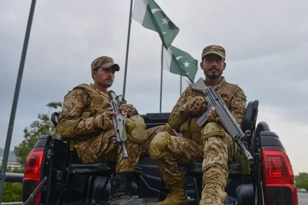 Pakistan v noci podnikol útok na desať cieľov