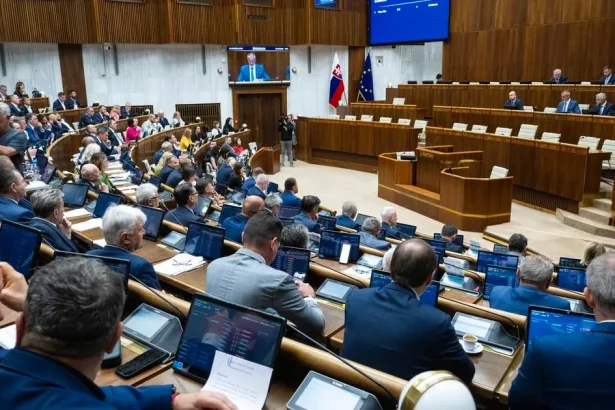 Parlament schválil novelu zákona o verejných prístavoch