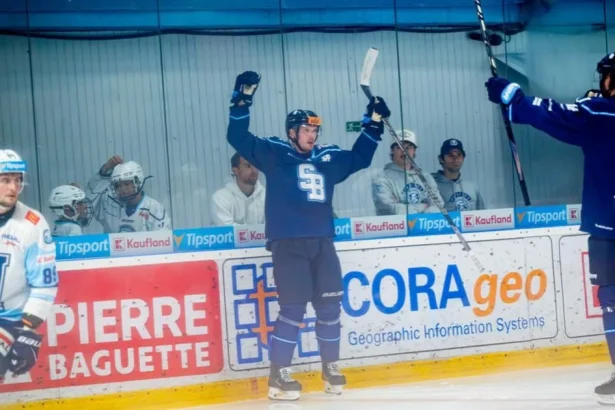 Päste, tresty a hučiaca aréna: Slovan vyhral u majstra, Nitra vypískala Bučeka