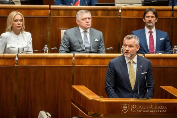 Pellegrini v parlamente ostro kritizoval opozíciu, koalícia mu trikrát zatlieskala
