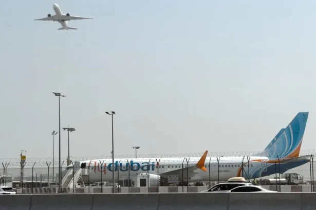 Pilot mal napadnúť kolegu a pokúsiť sa prevziať lietadlo z Dubaja