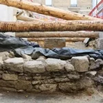 Pod hotelom v Paríži našli múr, môže vyriešiť dlhoročnú záhadu