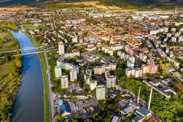Pohorel medzi okresnými mestami, predposledný. Okolité obce tiež nič