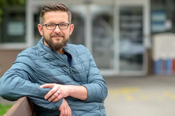 Politológ: Baška má lepšiu východiskovú pozíciu, jeho prehra by bola ranou pre Smer