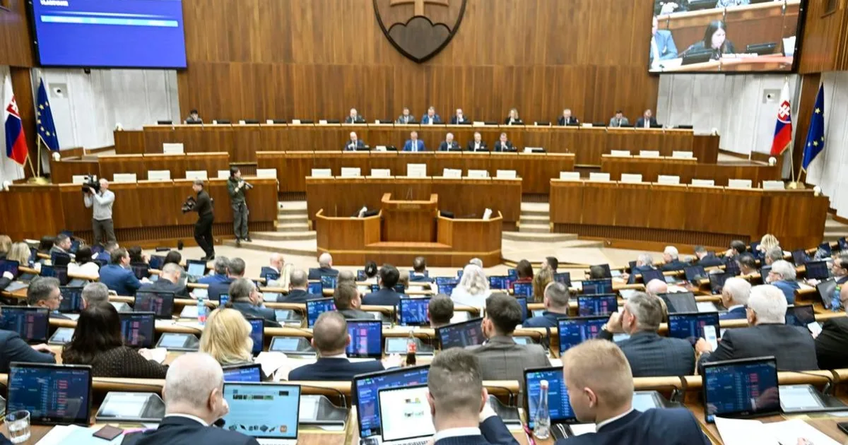 Poslanci ukončili svoje rokovanie diskusiou