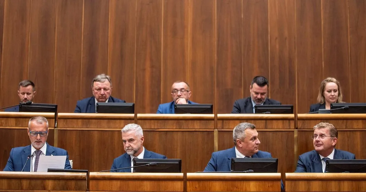 Poslanci začali rokovanie o návrhu novely zákona o potravinách