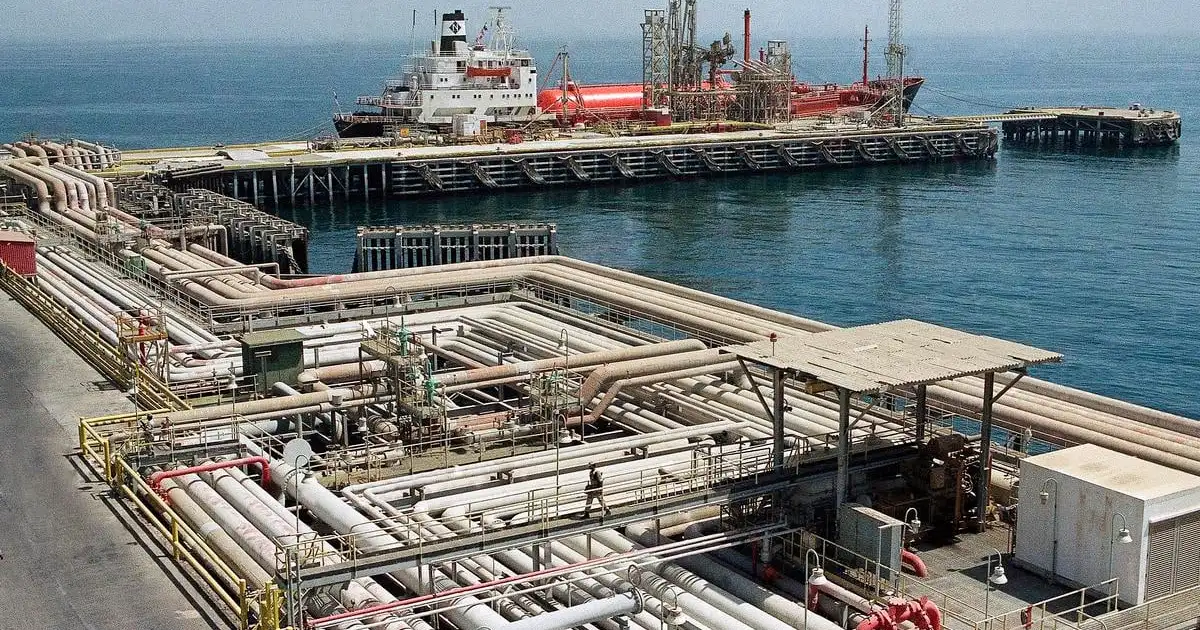 Požiar palivovej nádrže Aramco pri letisku v Rijáde
