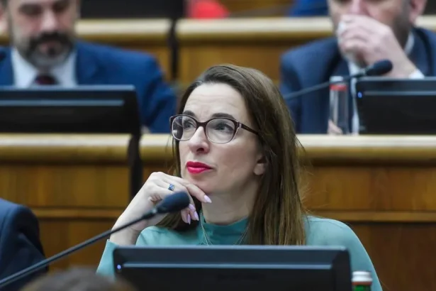Progresívna strana ostro odmieta plány na krátenie prídavkov